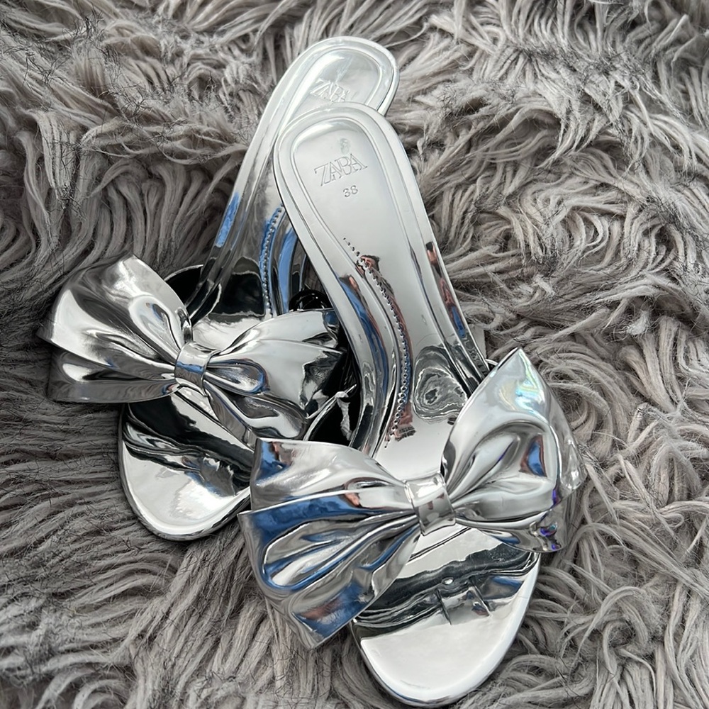 NWT Zara Metallic Bow heels size 7 (Zara size 38)